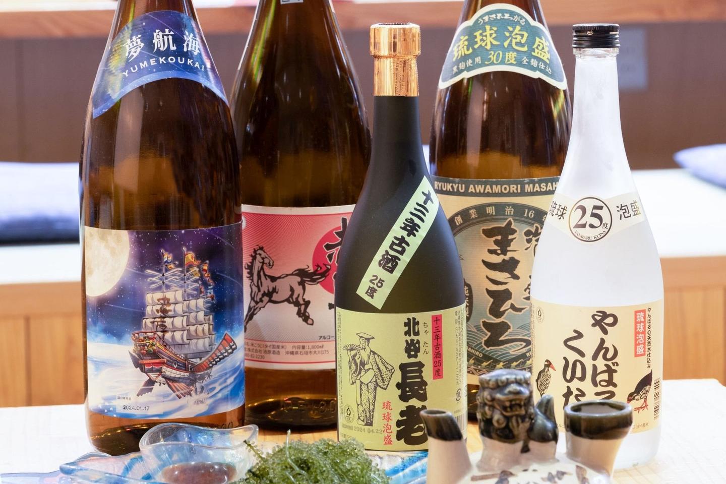 銘酒のある食卓 泡盛の画像