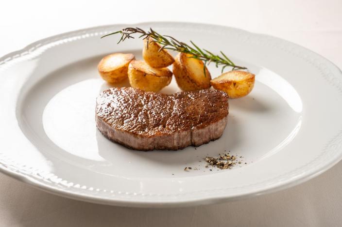 絶品の肉を焼くのサムネイル