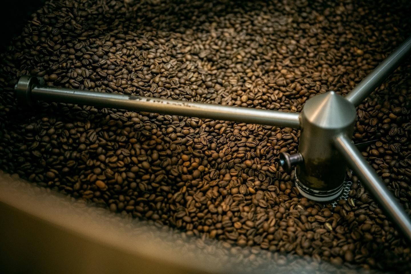 慈愛が香る、街角のスペシャルティコーヒーの画像